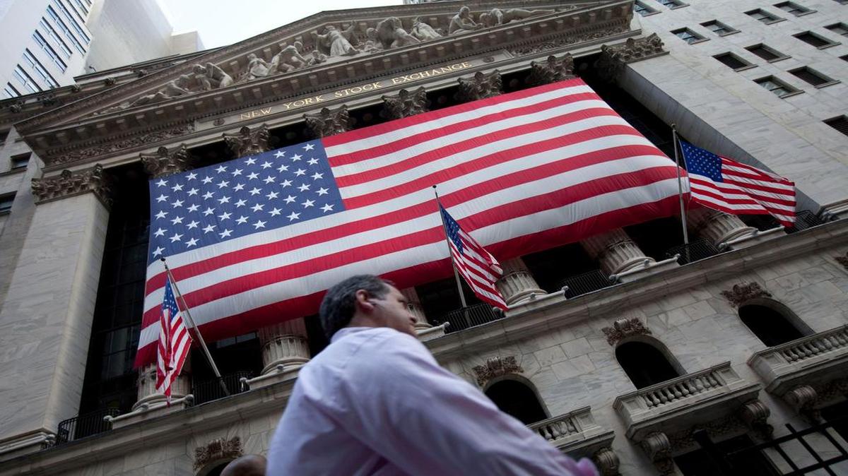 
The S&P 500 fell 22.50, or 1.1 percent, to 2,079.65. The Dow Jones industrial average fell 163.39, or 0.9 percent, to 17,568.53. The Nasdaq composite fell 57.78, or 1.1 percent, to 5,088.63.


