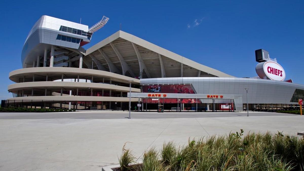 More than 300 workers at Arrowhead Stadium have reached a labor deal with the Chiefs.