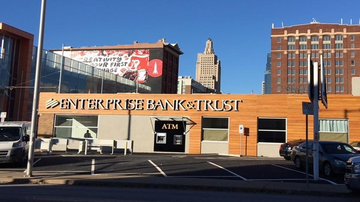 A new Enterprise Bank & Trust Co. branch has opened at 1737 Main St. in the Kansas City Crossroads Arts District.