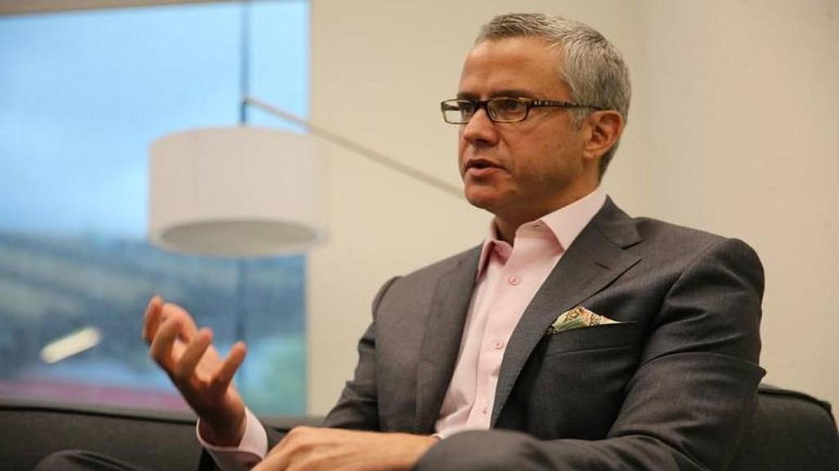 Jeff Jones starts as CEO of H&R Block on Oct 9. His base salary will be slightly higher than previous CEO Bill Cobb earned three years ago.