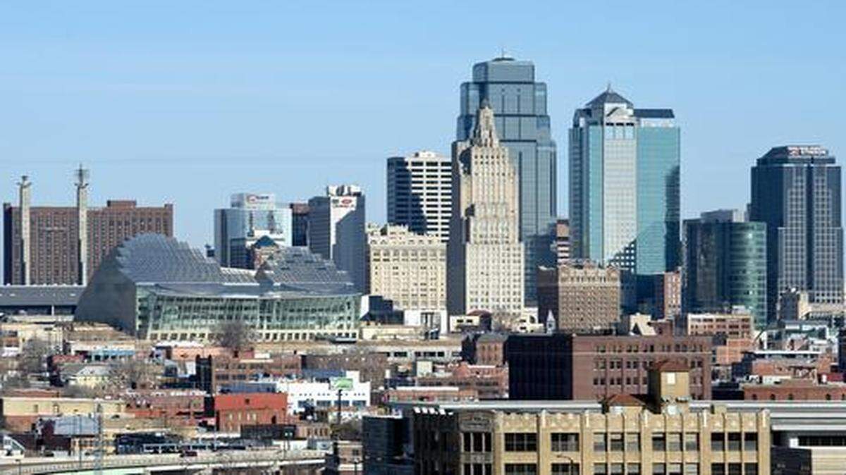 
Researcher Andrea Cross told about 300 business and civic representatives that even though Kansas City has been relatively slow to rebound from the recession, it is poised for a growth year, partly by attracting new capital investment.

