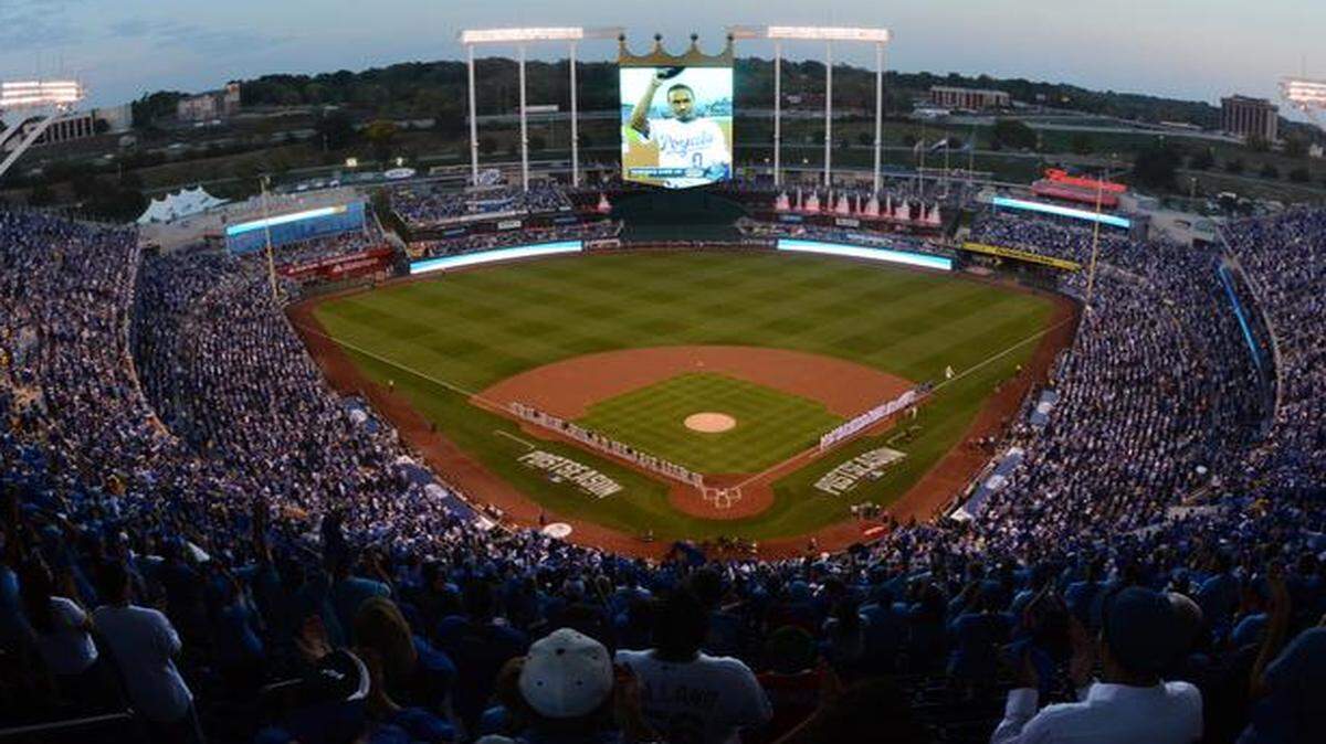 
Baseball fans were in full force for the Royals’ Wild Card Game against the Oakland Athletics on Sept. 30 at Kauffman Stadium.
