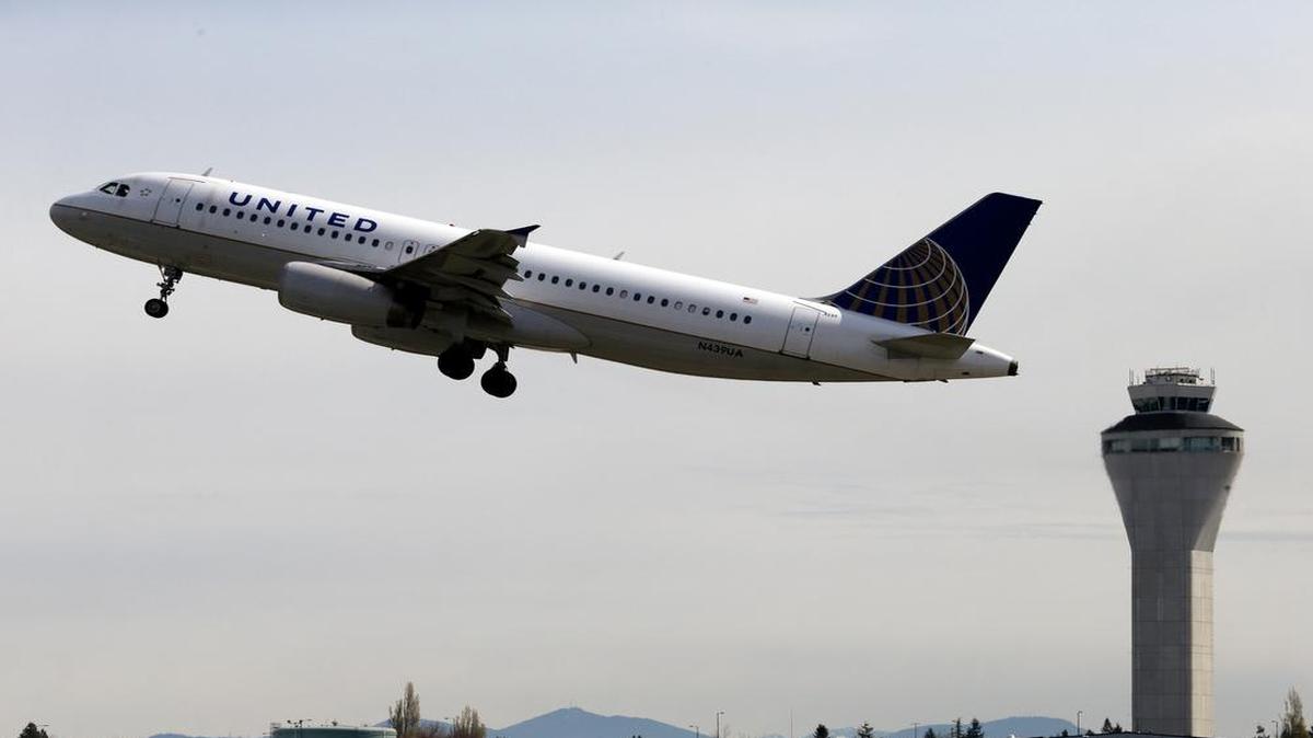 
United Airlines is making a $30 million equity investment in Fulcrum BioEnergy to help develop fuel from garbage for its jets.
