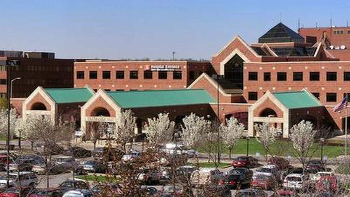 
St. Joseph Medical Center in Kansas City, along with St. Mary’s Medical Center in Blue Springs, will become part of the for-profit Prime Healthcare Services hospital chain, subject to regulatory approval.
