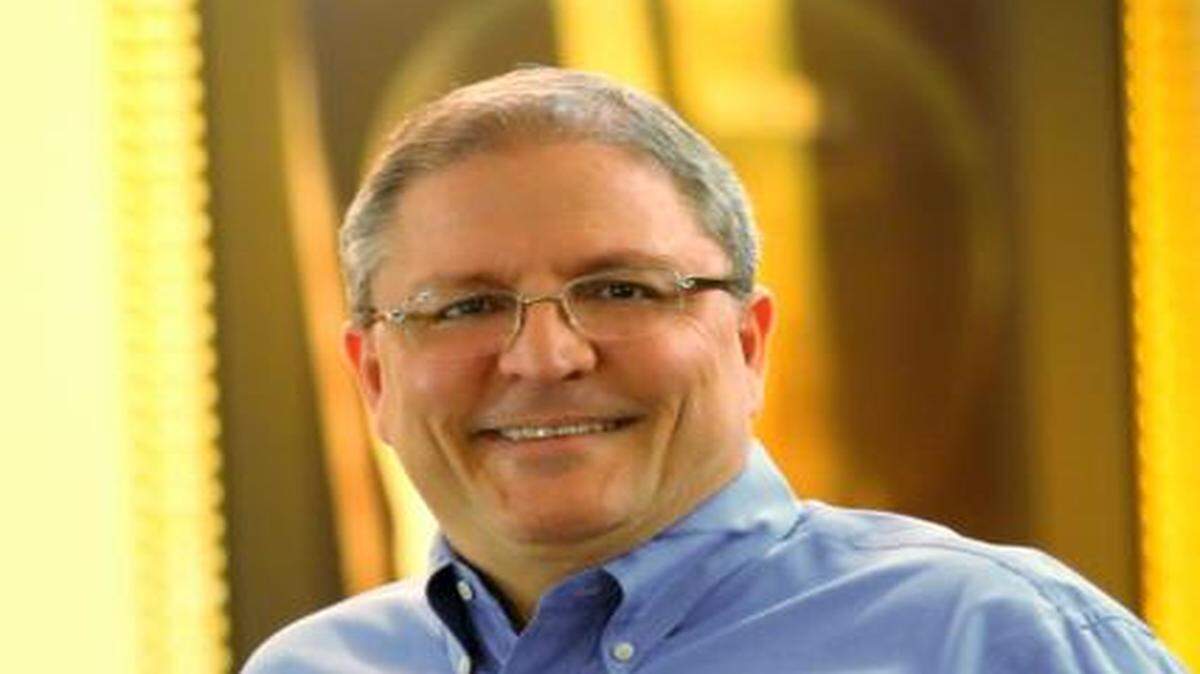 
AMC Theaters CEO Gerry Lopez had a friendly exchange with a Wall Street analyst based in San Francisco-based ahead of Game 6 of the World Series Tuesday.

