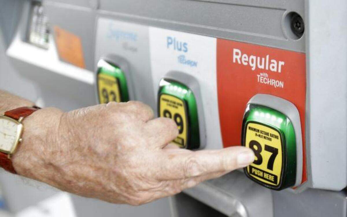 
U.S. consumers, already enjoying the cheapest Thanksgiving travel period in five years, will see gasoline prices fall further.
