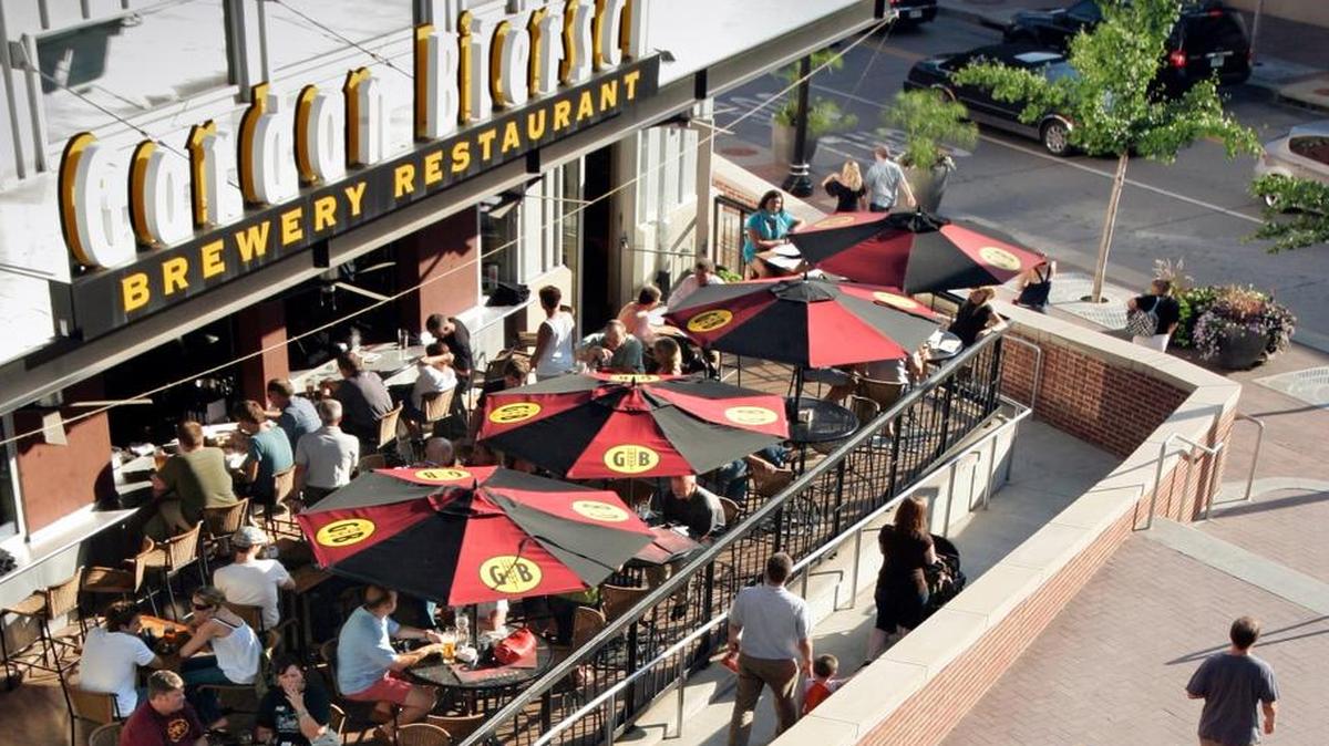 The outdoor patio at Gordon Biersch Brewery Restaurant at 14th and Walnut Streets.