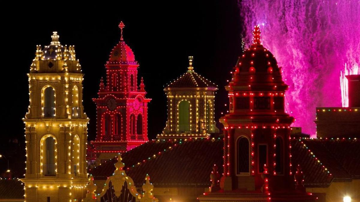 The Christmas lights on the Country Club Plaza