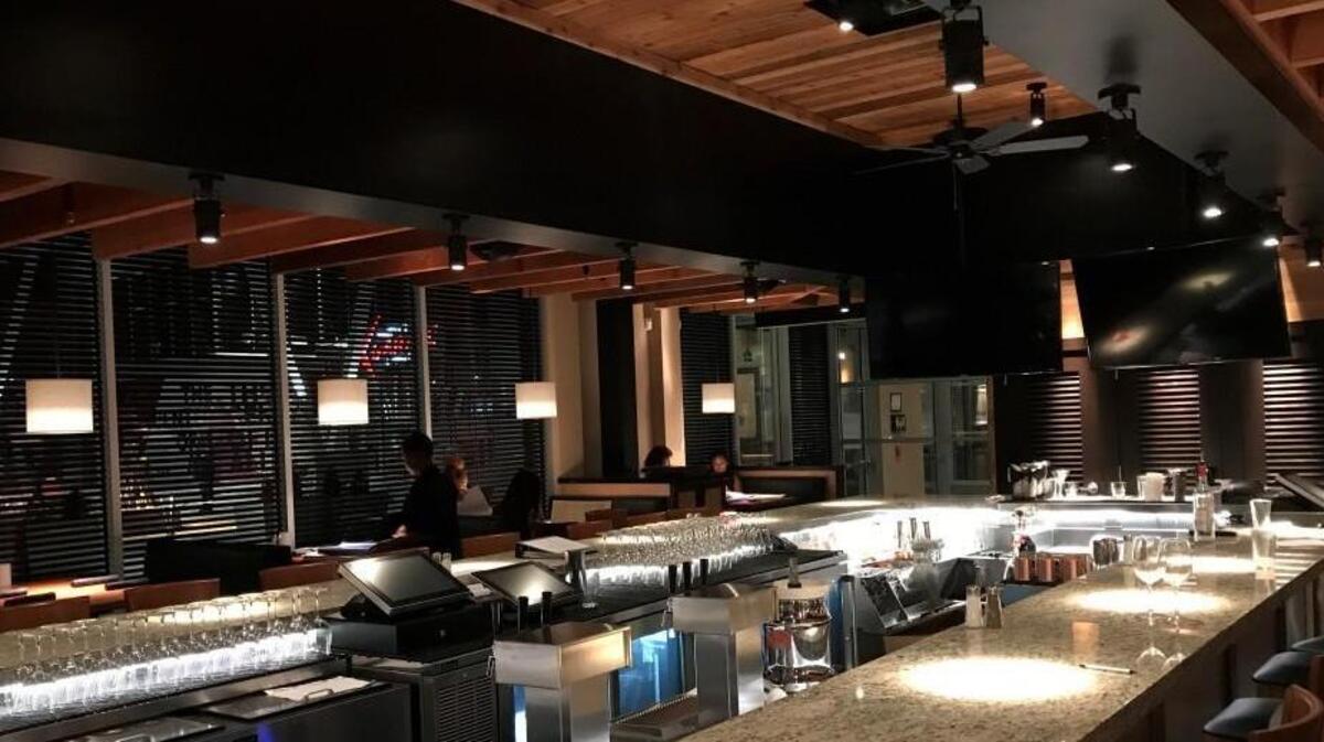 Charleston’s full-service bar will feature a weekday happy hour with discounted drinks and starters.