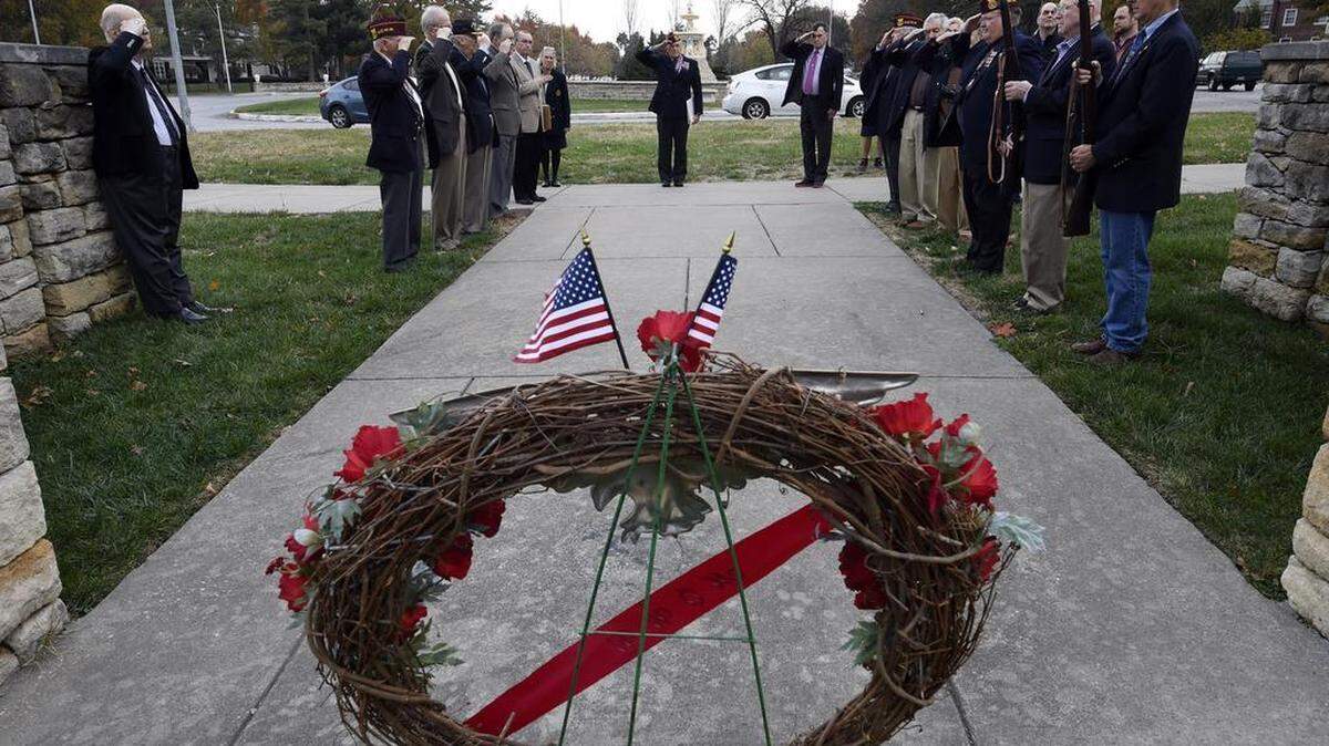 The Greater Kansas City Chapter of the Military Order of the World Wars held a ceremony Wednesday morning at Meyer Circle on Ward Parkway, commemorating Veteran's Day and honoring our nation's military veterans.