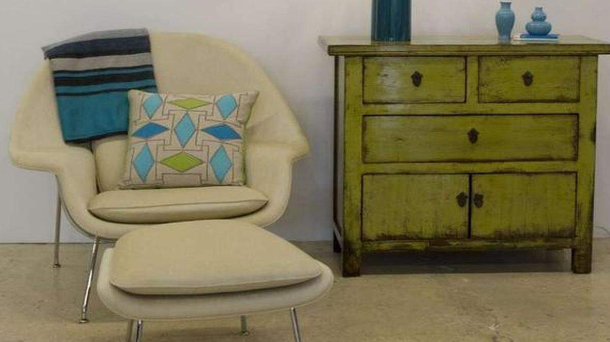 
Vignettes of Chinese furniture and artifacts mixed with modern decor at Black Bamboo.
