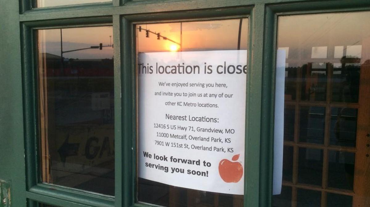 The State Line Applebee’s posted this notice after closing May 30.