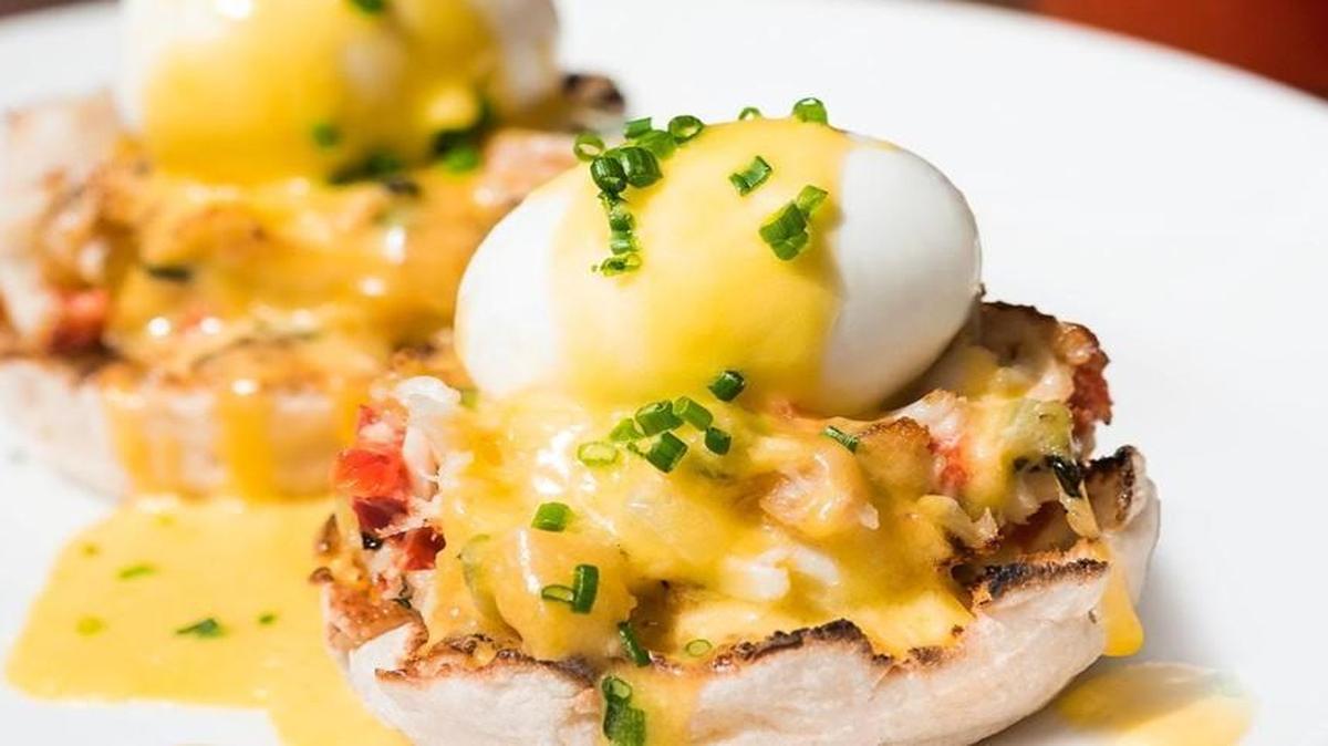 Sullivan’s Steakhouse will offer a lump crab cake Benedict with soft boiled eggs and lump crabcake on an English muffin with Bearnaise sauce.