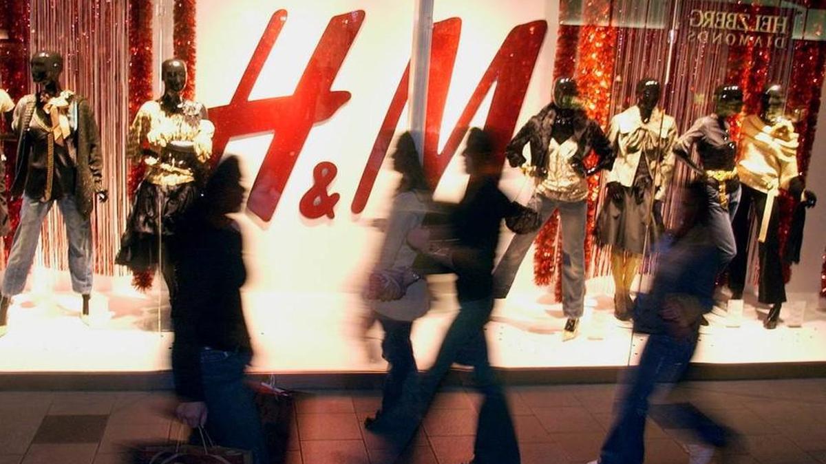 H&M plans a fall opening for a 25,000-square-foot store in the Legends Outlets.
