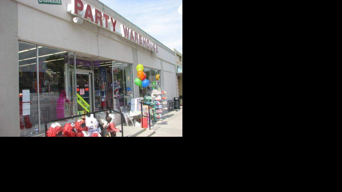 
Baskin-Robbins/Topsy’s will share the Party Warehouse building at 101 W. 63rd St.
