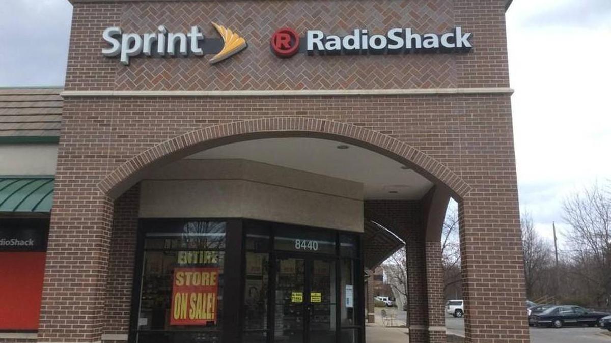 The Sprint/RadioShack store on Ward Parkway had begun an “entire store” sale ahead of RadioShack’s bankruptcy. A sign on the door told shoppers that all sales were final.
