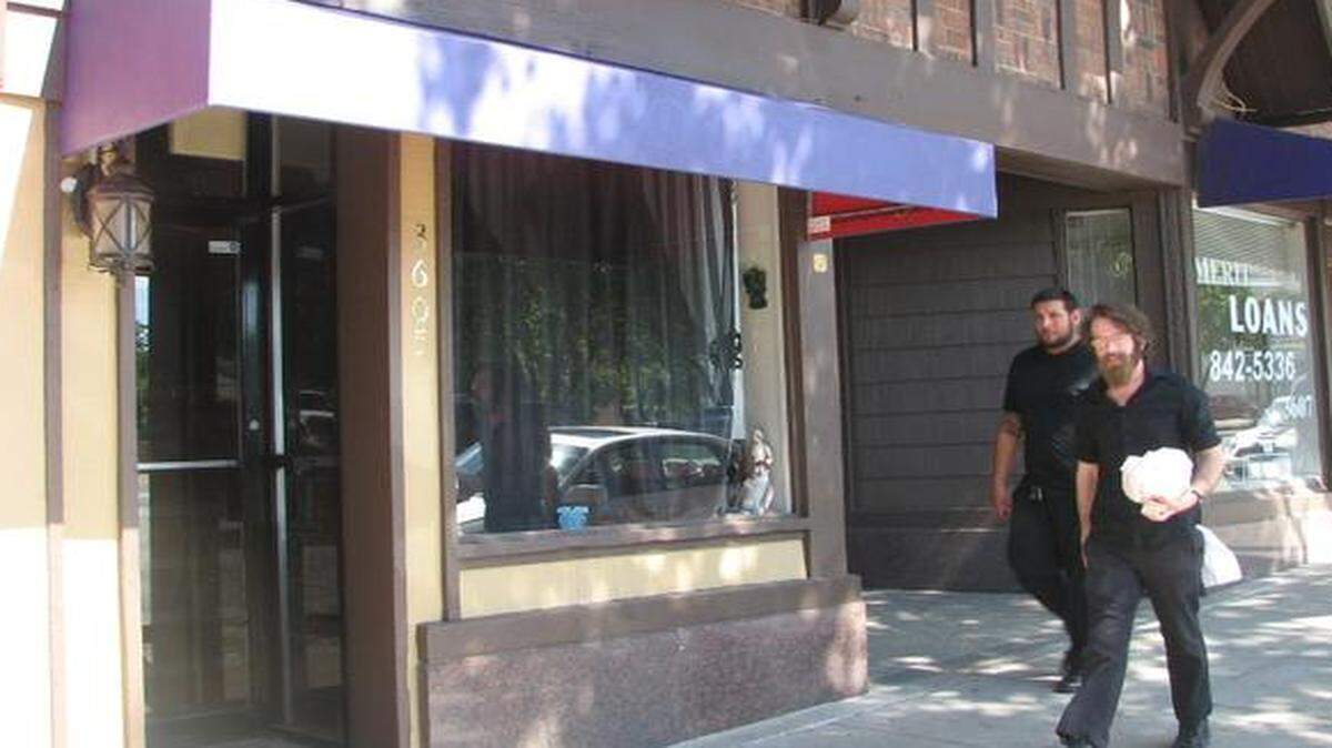 
Foodoo, an “earth grill” and juice bar, is scheduled to open Tuesday at 3505 Broadway, in the former home of Mr. Good Chicken.
