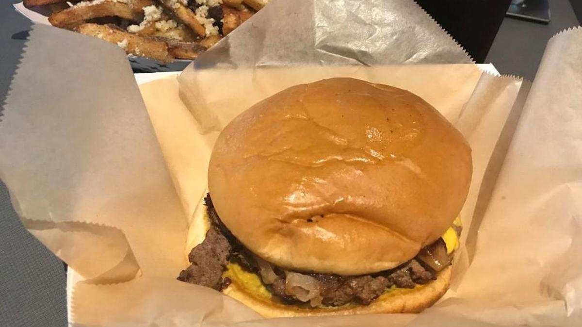 Smitty’s Garage Burgers & Beer closed in Kansas City.