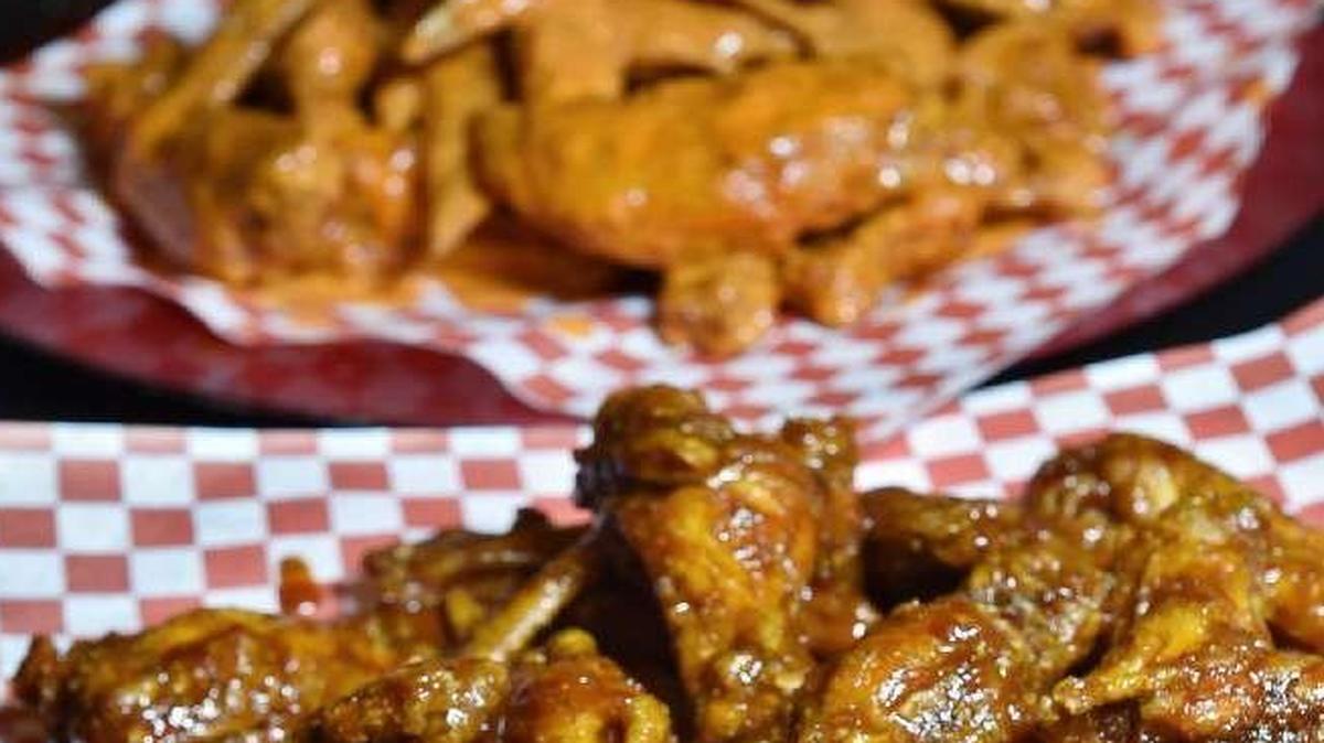 
Wings Cafe’s Smoked Sriracha (front) and EZ buffalo wings.
