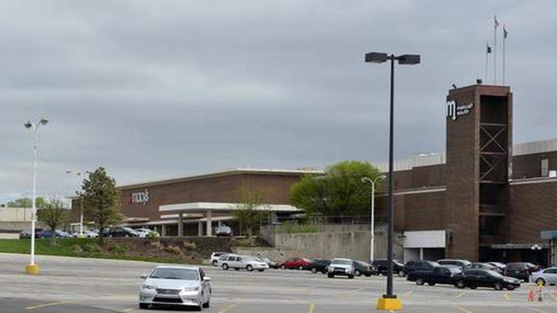 
Metcalf South Shopping Center 
