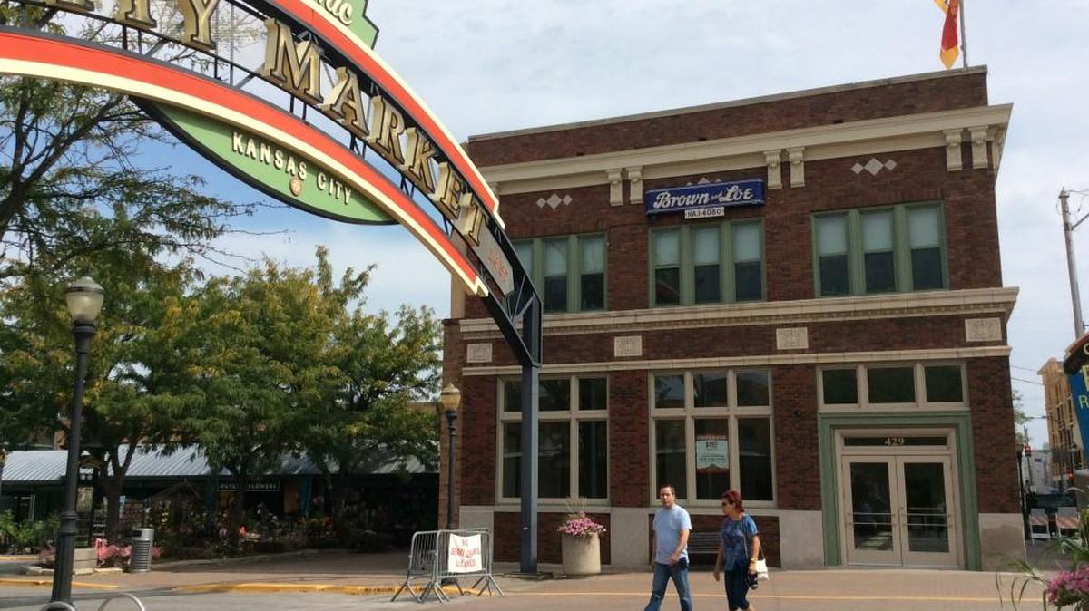 
The Brown & Loe Restaurant plans to open at the corner of Fifth and Walnut Streets.
