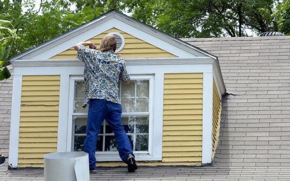 
Homebuilders took out 425 permits last month, up 27 from July and 73 more than a year earlier, the Home Builders Association of Greater Kansas City said.
