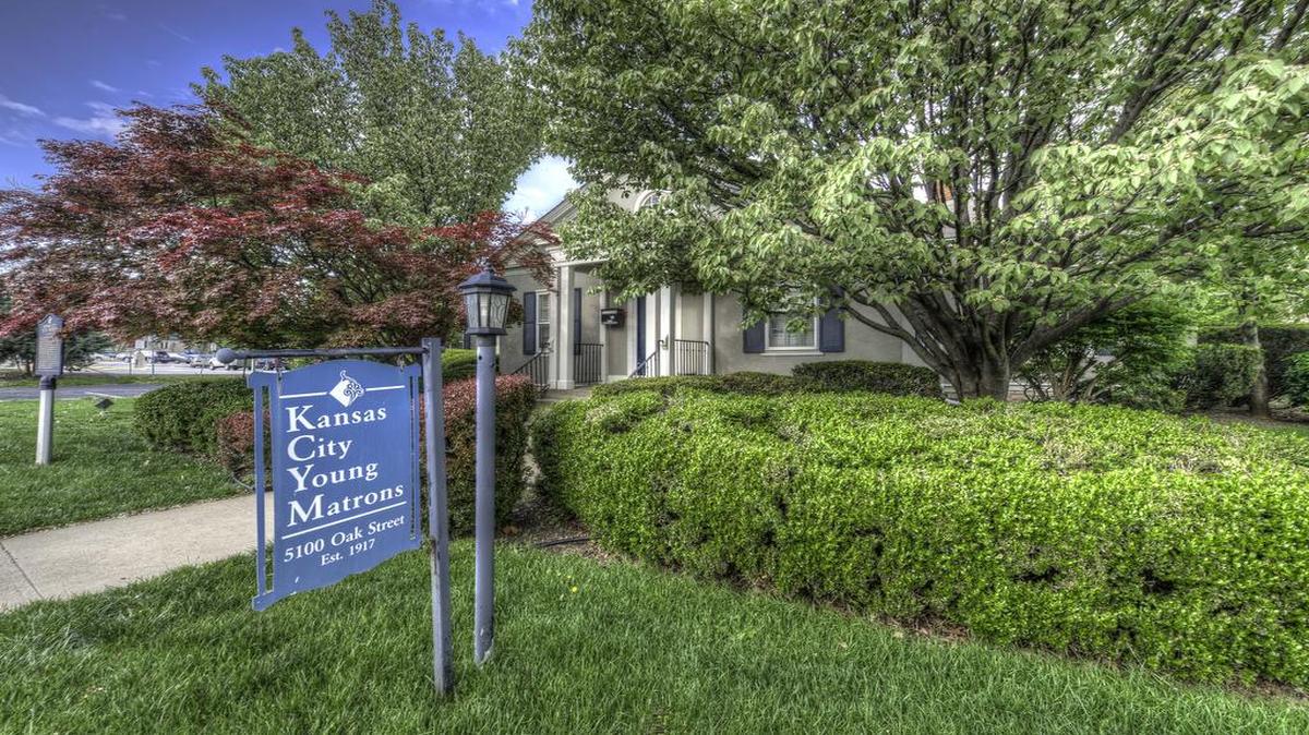 
The Kansas City Young Matrons said the building’s move — just ahead of the group’s 2017 centennial — will save the one-story, 2,600-square-foot clubhouse plus outfit it with new plumbing, wiring and roof and add a dining room compliant with disability access codes. The 2,200-square-foot room addition will replace space currently used in the clubhouse basement.

