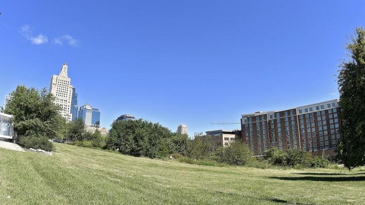 This is the site of the proposed downtown Kansas City convention hotel, on the block between Truman Road and 16th Street, and Wyandotte Street and Baltimore Avenue.