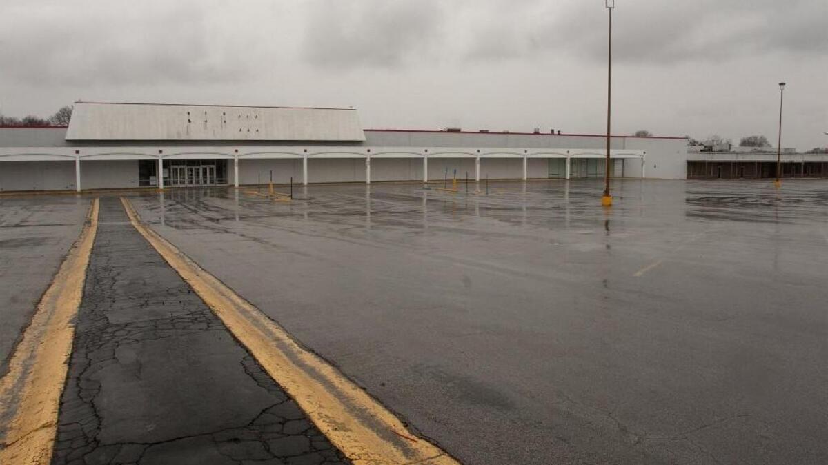 A financing plan has been approved to help Lockard Integrated Real Estate Solutions redevelop a vacant retail site at N.E. Vivion Road and N.E. Chouteau Drive as the Vivion Point center.