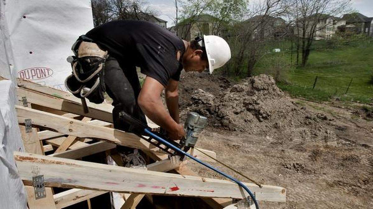 
The Home Builders Association of Greater Kansas City said 465 permits for single-family home construction were issued in October. That was the highest monthly total since 597 permits were issued in October 2007, before the housing market slumped and the economy headed into a recession.
