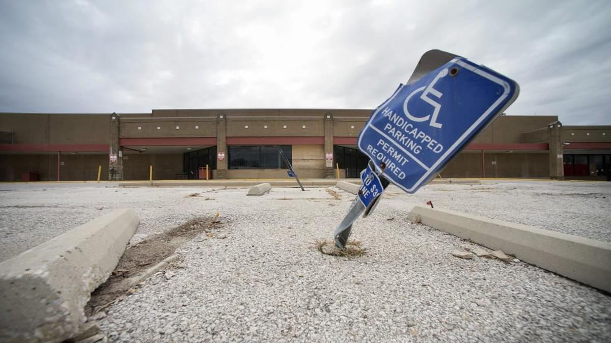 Developers of the Linwood Shopping Center at Linwood Boulevard and Prospect Avenue will seek final approval from the Kansas City City Council for a tax increment financing plan.