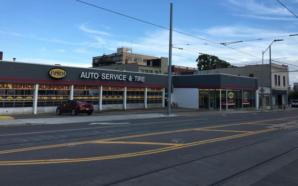 The Calvert’s Express Auto Service site at 15th and Main streets, immediately south of Kansas City’s downtown loop, is on the market for $2.75 million.
