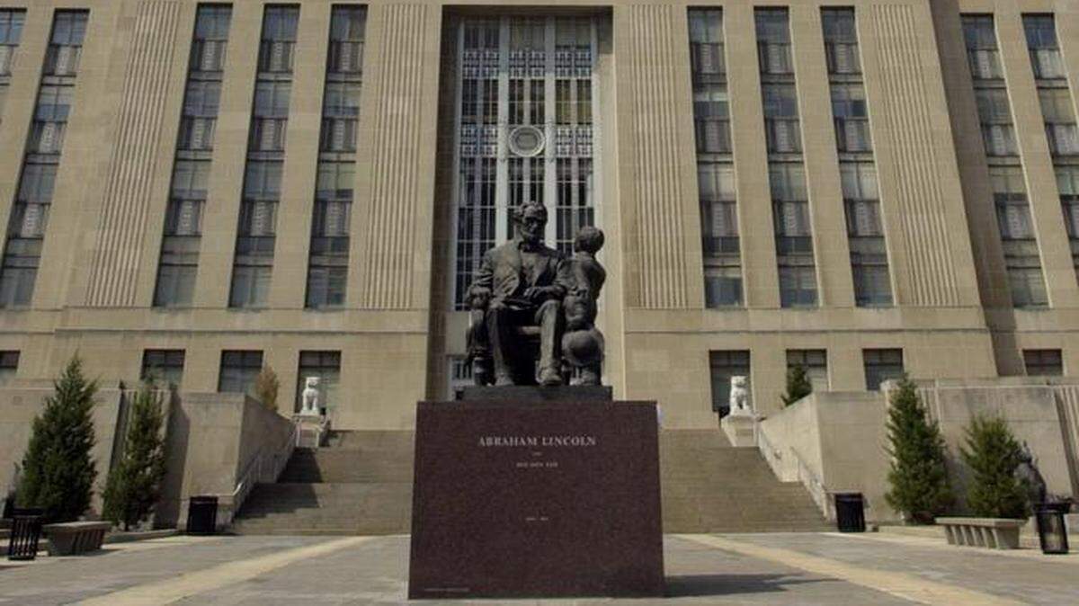 City Hall in downtown Kansas City.