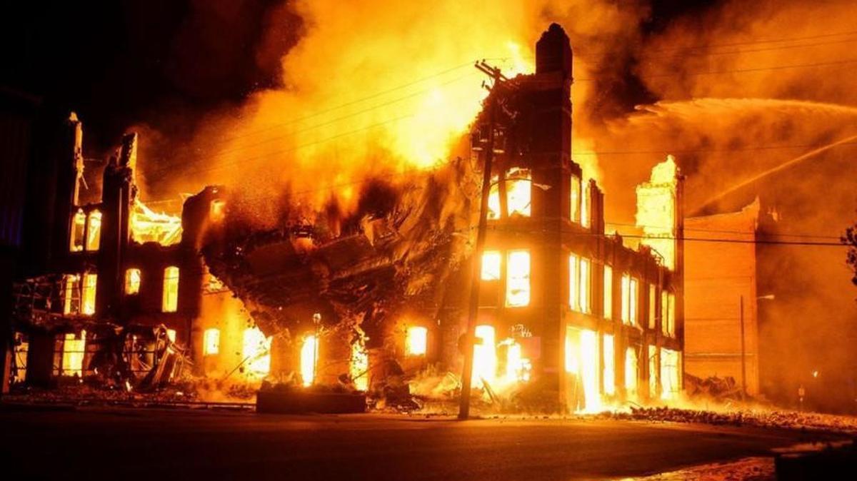 A five-story building in St. Joseph that was destroyed by fire in October 2016 is at the center of an insurance company’s lawsuit against developer Foutch Brothers LLC.