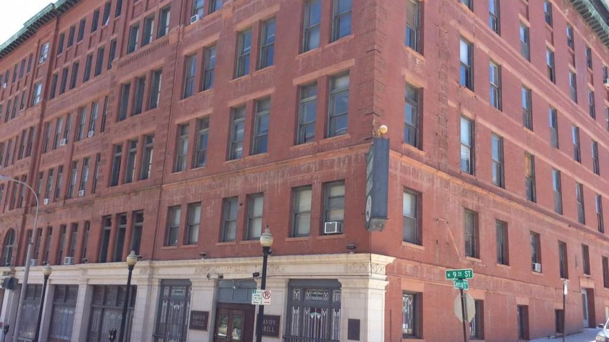 Renovation and re-opening of the historic Hotel Savoy building at Ninth and Central streets as a 21c Museum Hotel in downtown Kansas City now is planned for 2018.
