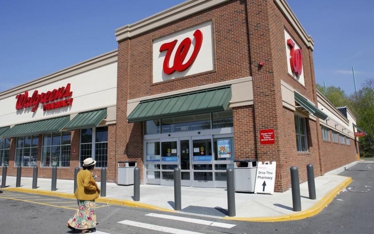 
Walgreens agreed to monitoring of its price tags a year ago but continues to leave expired tags in place, state officials said, exposing customers to being overcharged at the register.

