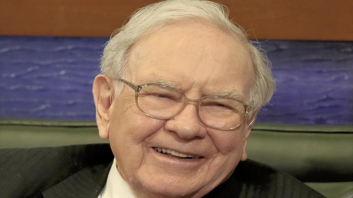 
“The best way to keep activists away is to perform reasonably well in your business and also to communicate well with your shareholders,” Warren Buffett said Tuesday at Fortune’s Most Powerful Women Summit in Washington. “You’ve got a bunch of owners out there and, on balance, they’re going to be on your side. After all, they’ve got their money with you.”
