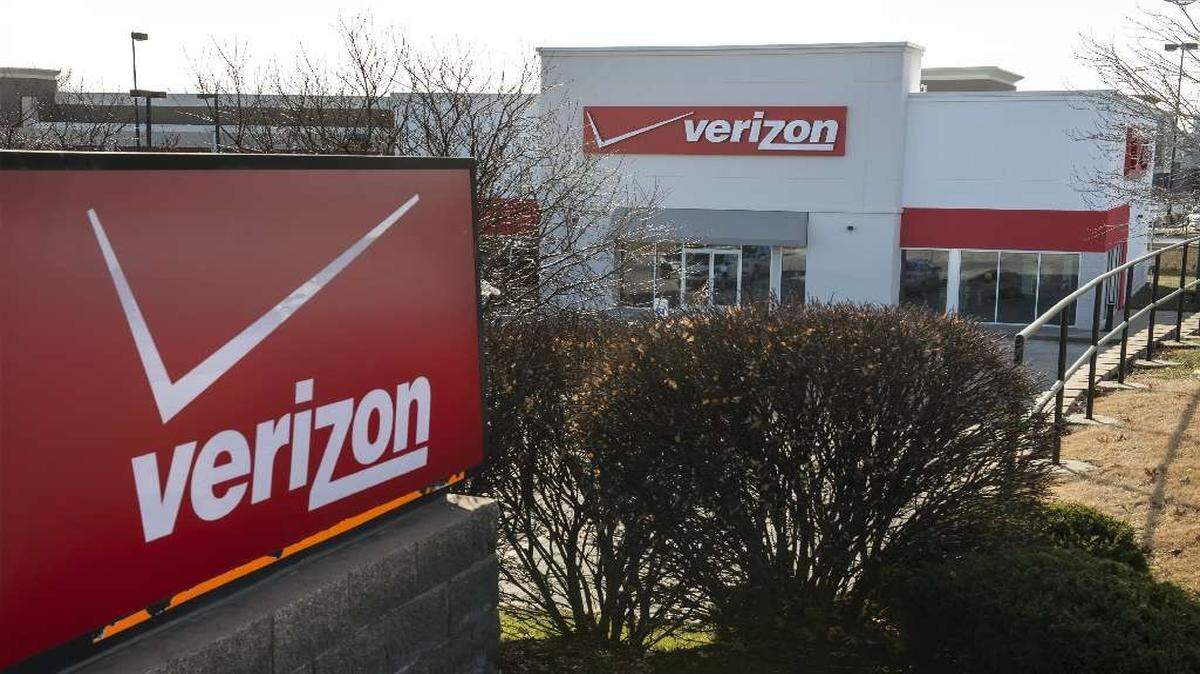 
The nation’s largest wireless carrier posted a higher subscriber count in the first quarter, benefiting as customers connected more tablets to its network. 
