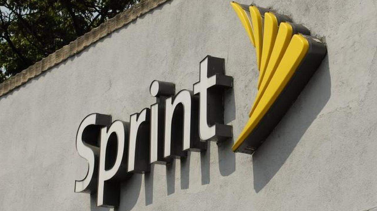
Sprint’s fight to win customers is hurting its finances and its credit rating.
