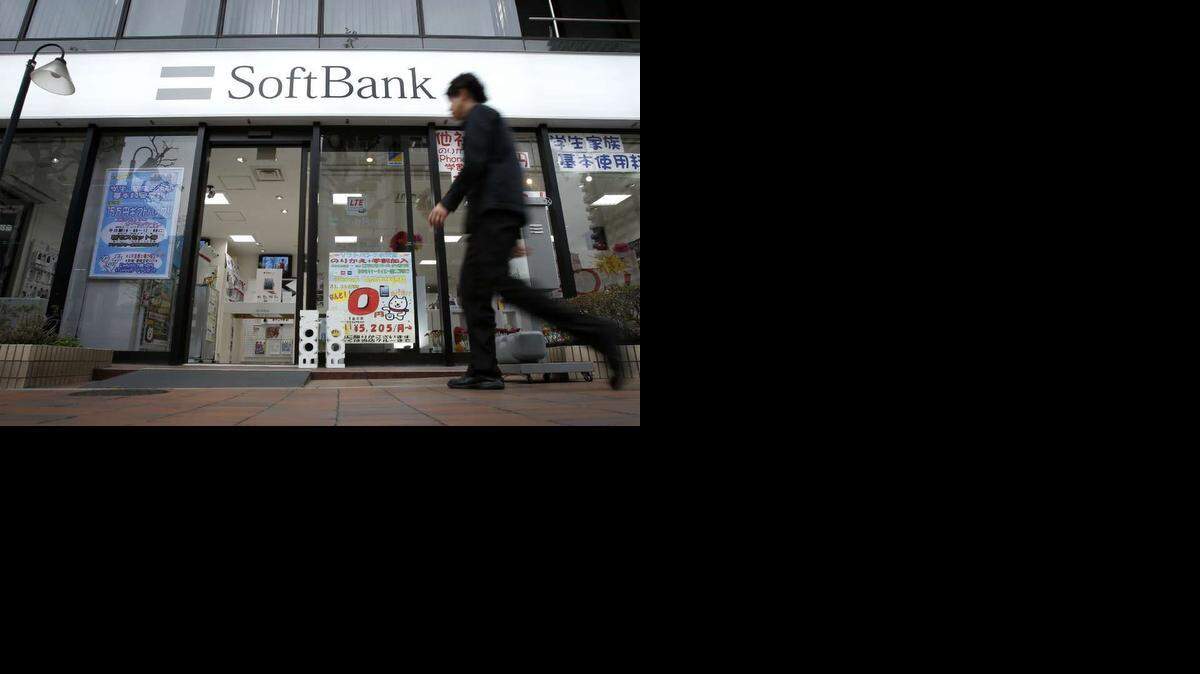 
SoftBank Corp., the Japanese telecommunications company headed by Masayoshi Son, is in talks to buy Glendale, California-based DreamWorks Animation, people with knowledge of the discussions said. 
