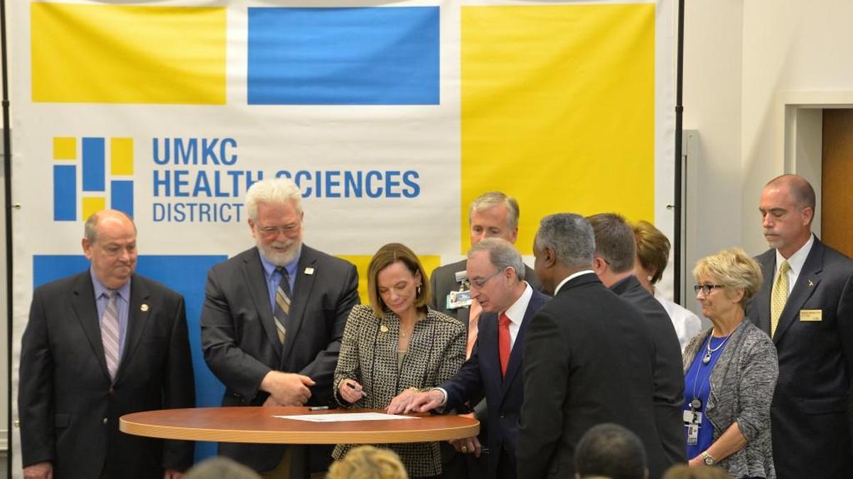 The University of Missouri-Kansas City School of Medicine entered into an agreement Friday with Truman Medical Center, Children’s Mercy Hospital and other nearby institutions to transform Hospital Hill into the “UMKC Health Sciences District.”