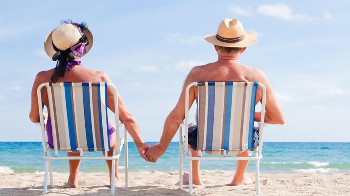
Testosterone therapy has become a big business with claims it will build men’s muscles and restore their sex drive. Studies, though, cast doubt.
