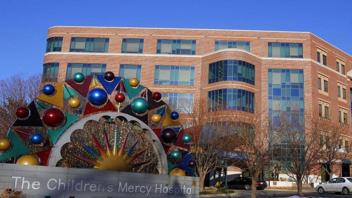 On its quest to build a parking garage for its employees, Children’s Mercy Hospital received approval Tuesday from the Kansas City Plan Commission for a special-use permit to build a garage.