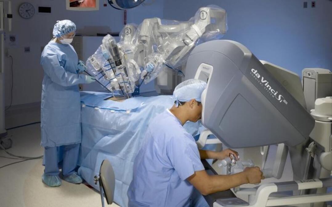 Robotic surgeries have become a mainstay of Kansas City hospitals, despite questions about whether they’re worth the cost for some procedures.