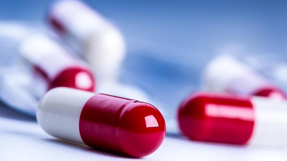 Missouri doctor Justin LaMonda handed out 39 different drugs to a patient with whom he was having sex. His medical license has been suspended but may be reinstated if he completes a course on professional boundaries.