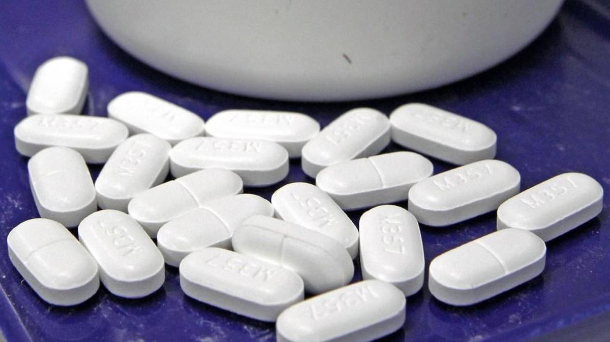 A combination of grants from several organizations will allow people returning to Kansas City after being discharged from prison to get a 90-day supply of medications rather than a 30-day supply. A researcher will study whether it makes them less likely to land back in prison.