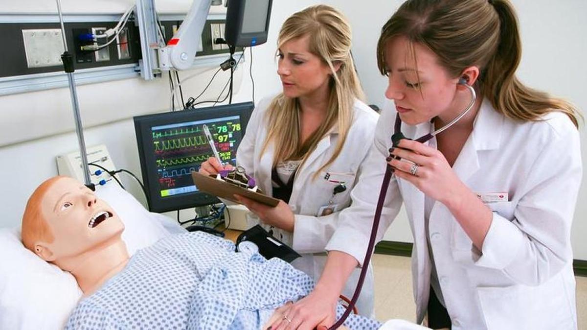 Kansas City University of Medicine and Biosciences students simulate patient care.