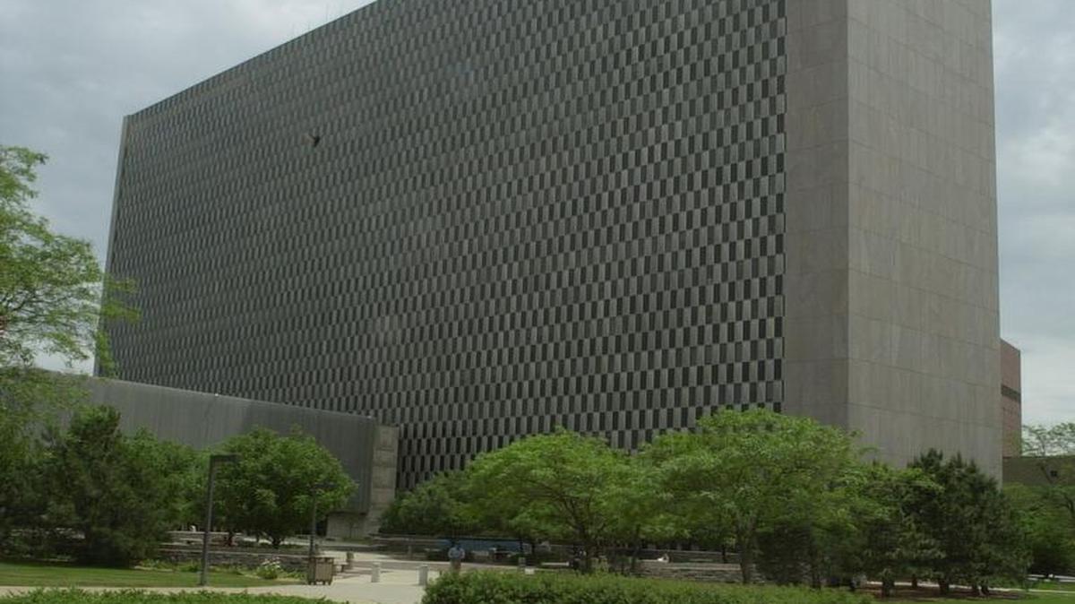 About 2,800 federal employees work in the Richard Bolling Federal Building at 601 E. 12th St.