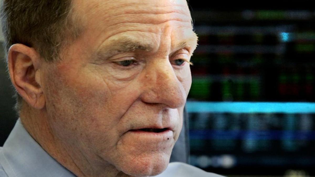 Hank Herrmann, CEO of Waddell & Reed, announced that he will step down Aug. 1 and hand the top position to Philip J. Sanders, currently a senior vice president and chief investment officer.