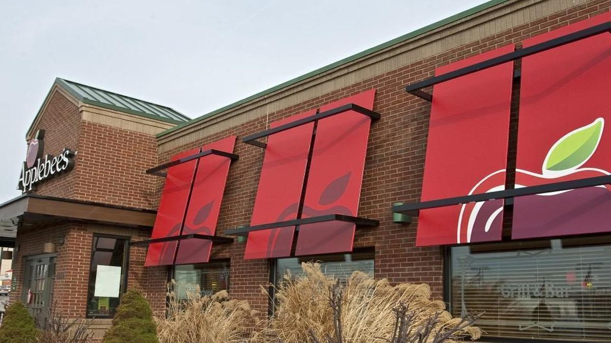 The headquarters of the Applebee’s Neighborhood Grill & Bar chain is moving from Kansas City to the California home of its parent company, DineEquity Inc.